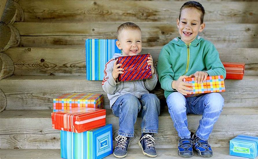 پیشنهاد بهترین کادو برای پسر بچه و دختر بچه | فروشگاه اسباب بازی فسقلی