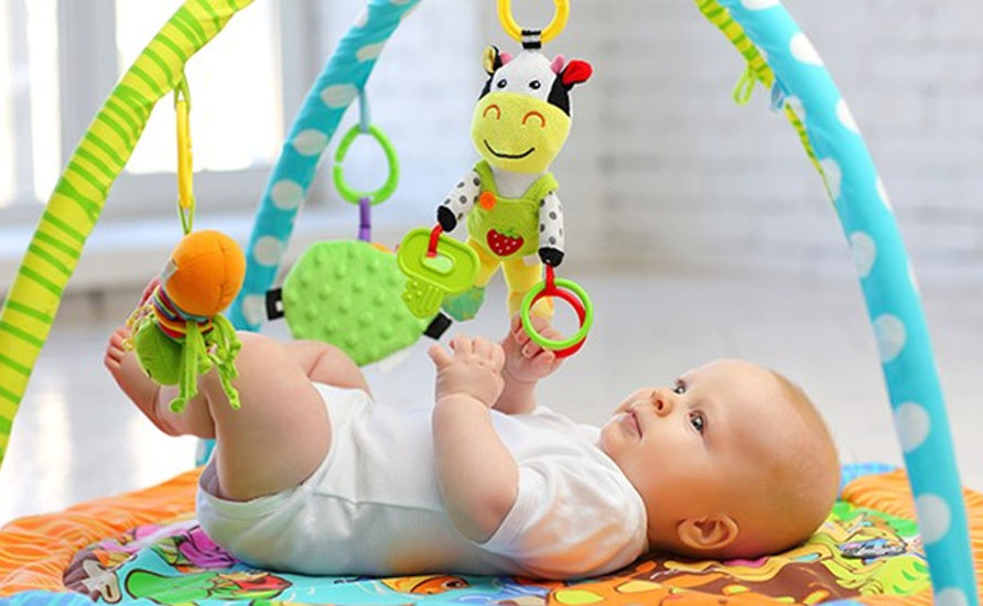 تشک بازی نوزاد چیست؟ و بهترین زمان معرفی آن | فروشگاه سیسمونی و اسباب بازی فسقلی